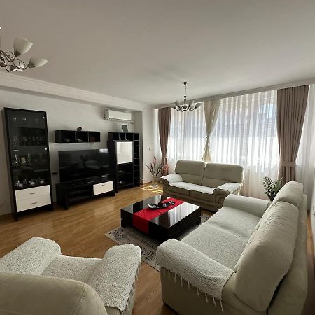 Spacious 3-Bedroom Condo Next To City Center Πρίστινα Εξωτερικό φωτογραφία