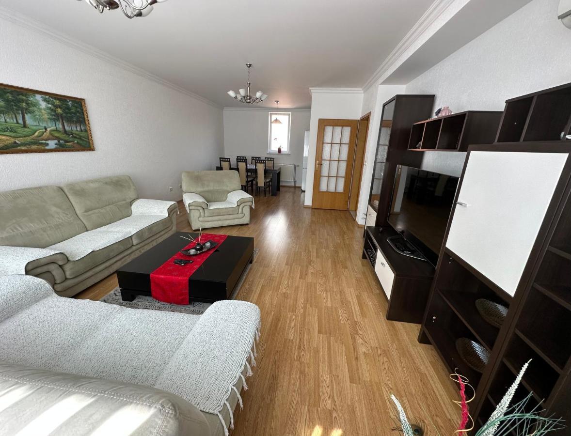Spacious 3-Bedroom Condo Next To City Center Πρίστινα Εξωτερικό φωτογραφία