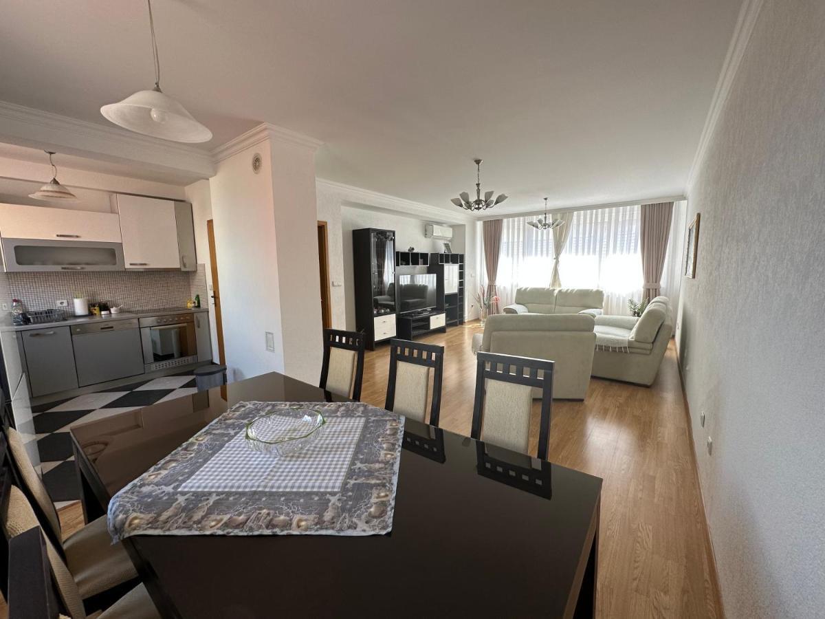 Spacious 3-Bedroom Condo Next To City Center Πρίστινα Εξωτερικό φωτογραφία
