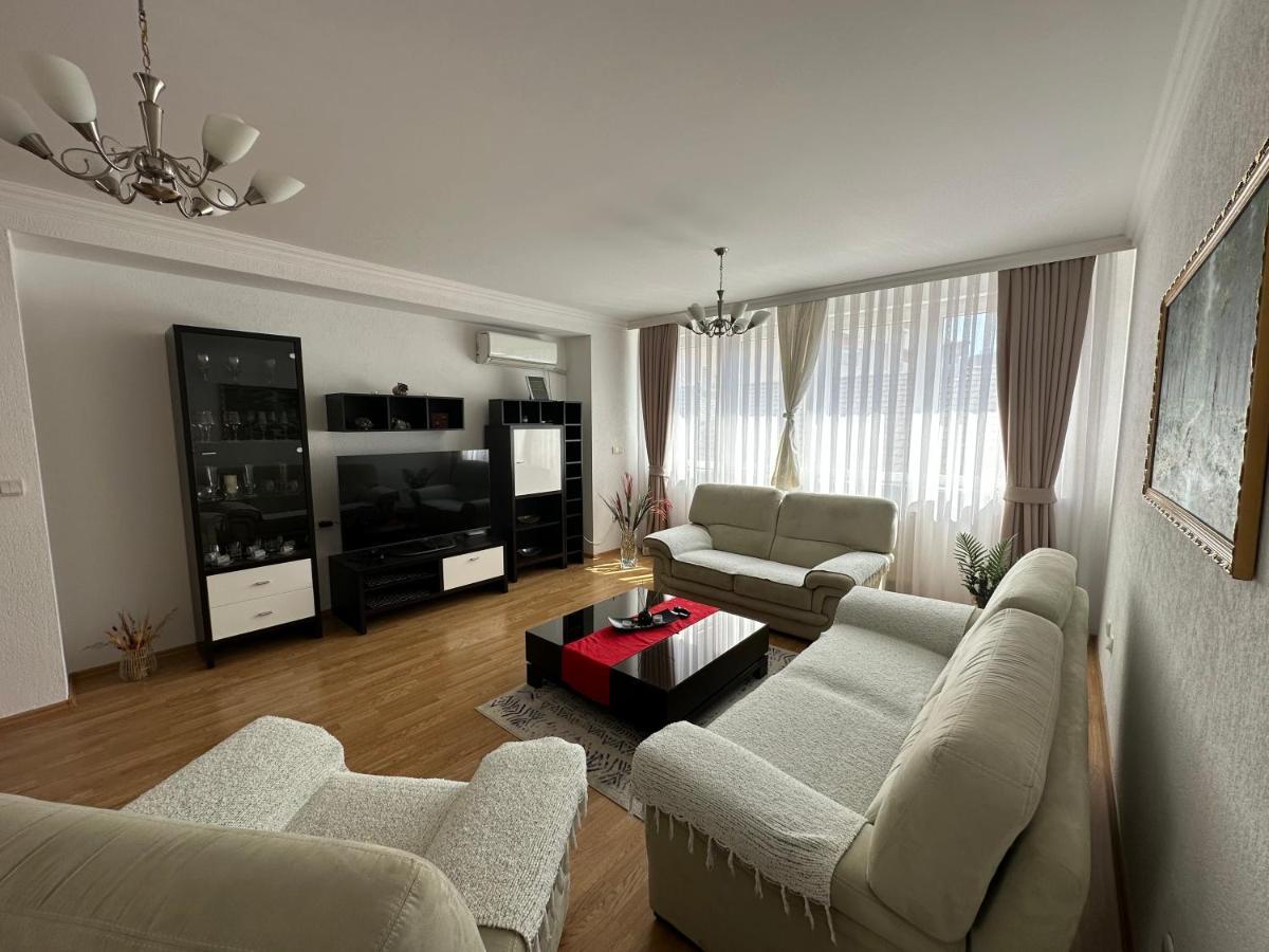 Spacious 3-Bedroom Condo Next To City Center Πρίστινα Εξωτερικό φωτογραφία
