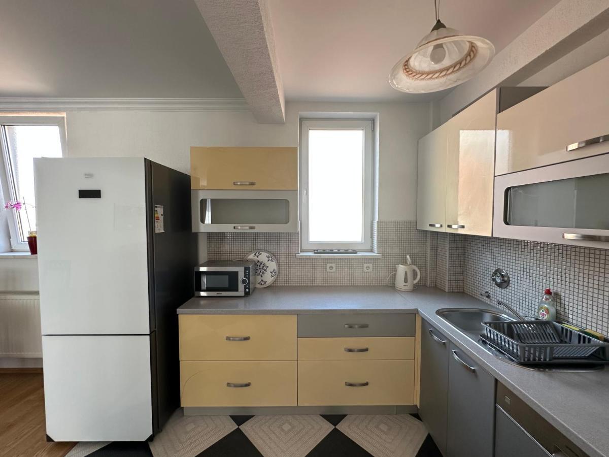 Spacious 3-Bedroom Condo Next To City Center Πρίστινα Εξωτερικό φωτογραφία