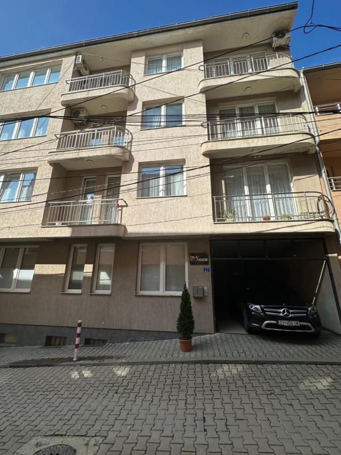 Spacious 3-Bedroom Condo Next To City Center Πρίστινα Εξωτερικό φωτογραφία