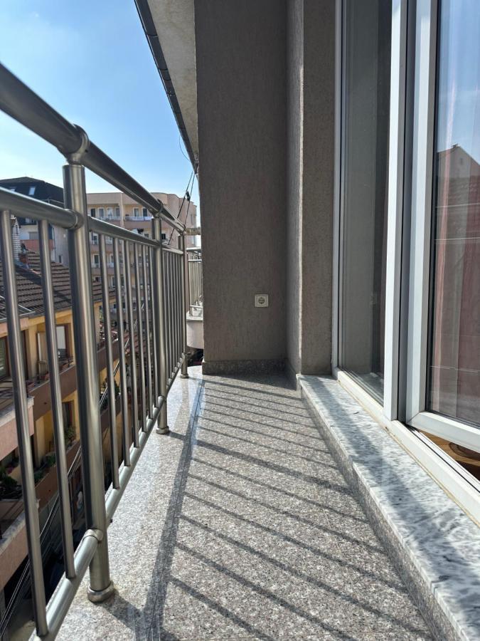 Spacious 3-Bedroom Condo Next To City Center Πρίστινα Εξωτερικό φωτογραφία