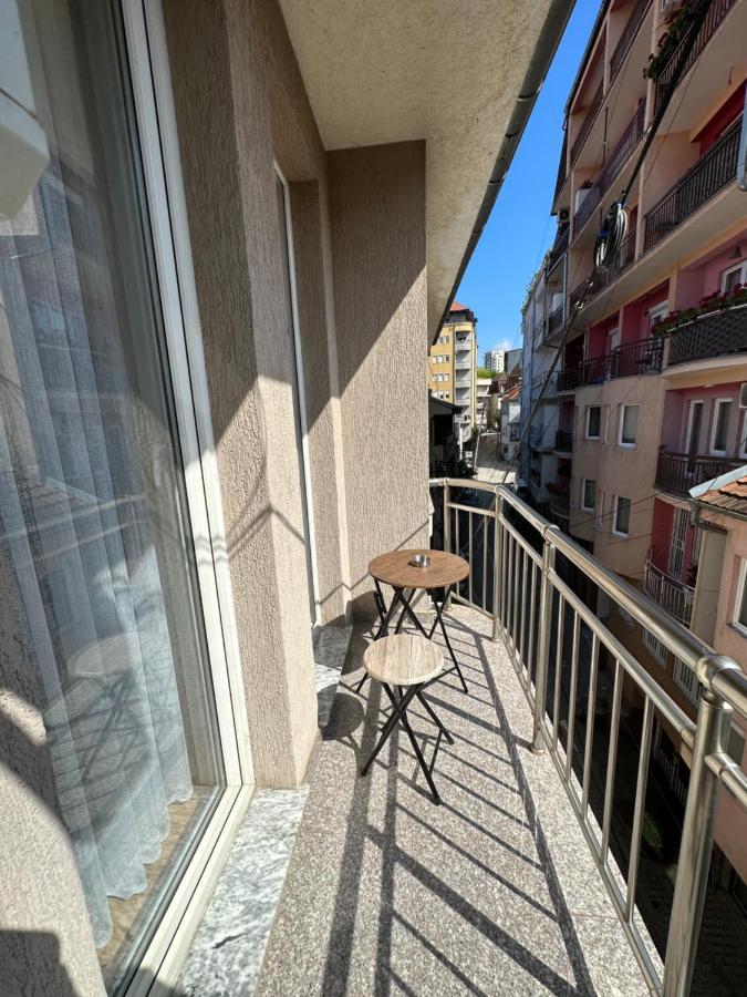 Spacious 3-Bedroom Condo Next To City Center Πρίστινα Εξωτερικό φωτογραφία