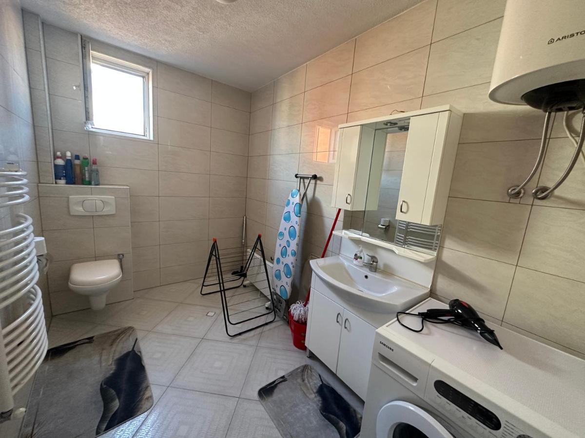 Spacious 3-Bedroom Condo Next To City Center Πρίστινα Εξωτερικό φωτογραφία