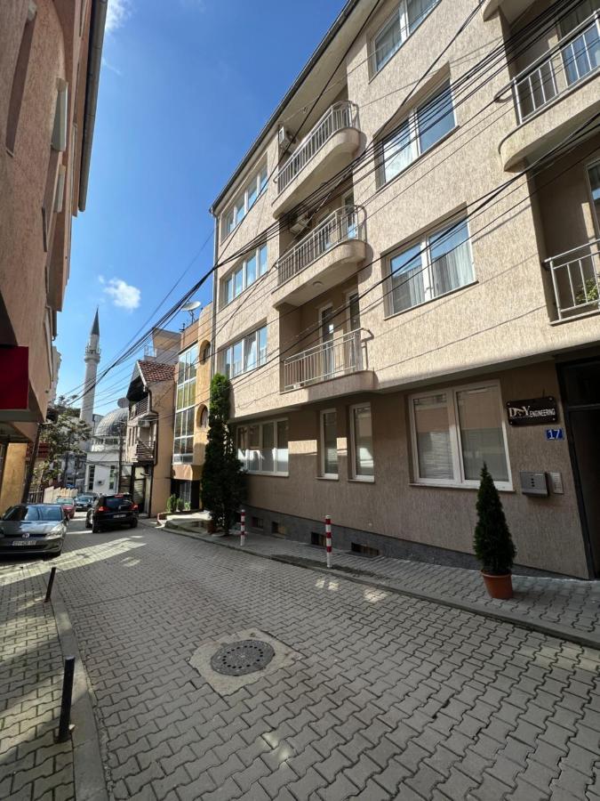 Spacious 3-Bedroom Condo Next To City Center Πρίστινα Εξωτερικό φωτογραφία